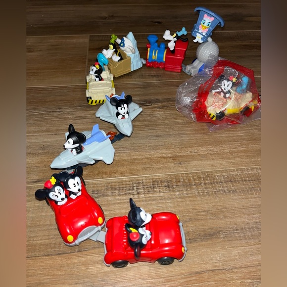 McDonald’s 2020 Happy Meal Disney Runaway Train Set of 11 MickeyMinnieGoofyDaisy - Picture 4 of 12